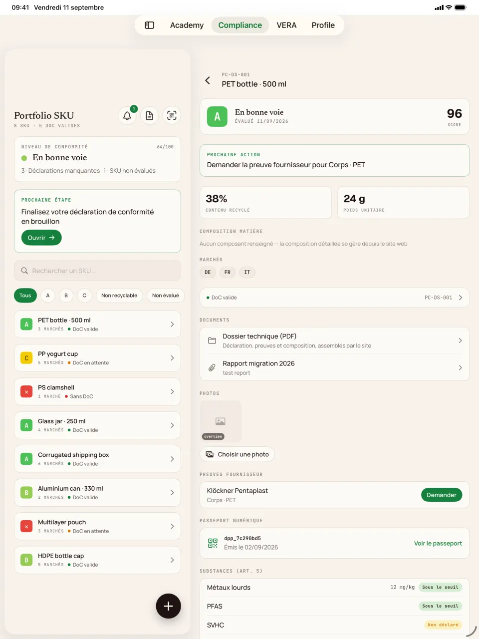 PPWR Connect sur un iPad 13 pouces : le portefeuille de SKU à gauche, la fiche d’une bouteille PET de 500 ml à droite.