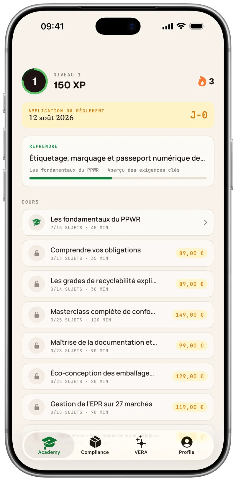 Accueil de l’Academy sur iPhone : le niveau et l’XP, la leçon à reprendre, puis la liste des cours, les fondamentaux ouverts et les cours payants avec leur prix.